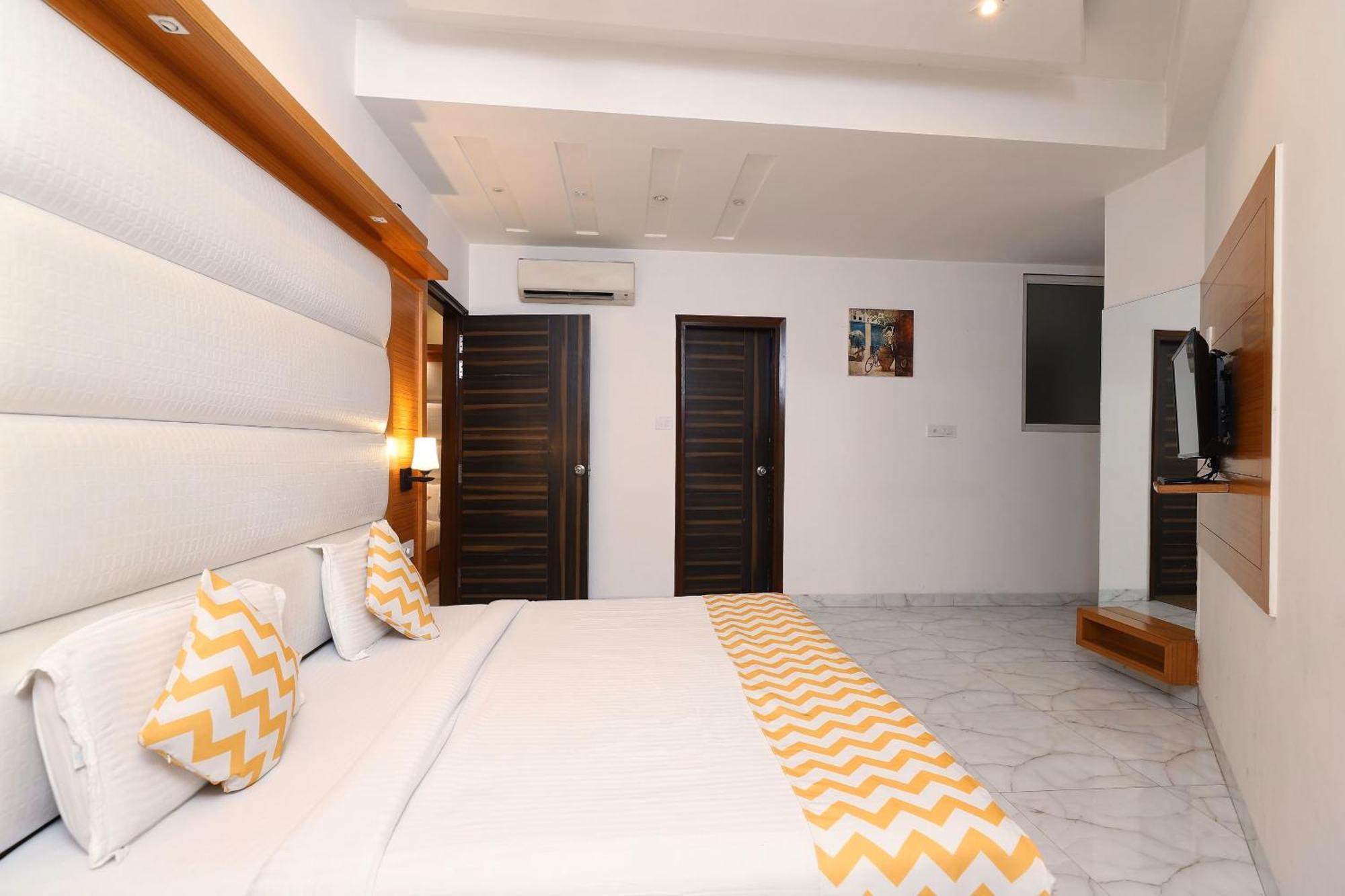 Hotel Star By Star Group- Near Delhi Airport Yeni Delhi Dış mekan fotoğraf