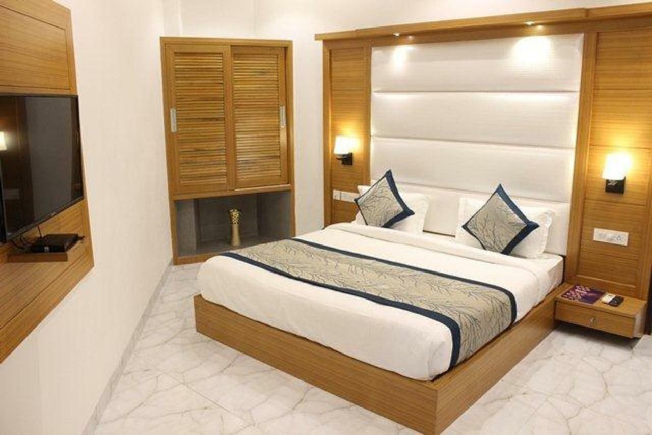 Hotel Star By Star Group- Near Delhi Airport Yeni Delhi Dış mekan fotoğraf