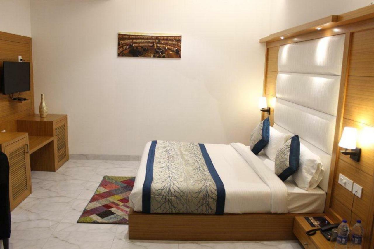 Hotel Star By Star Group- Near Delhi Airport Yeni Delhi Dış mekan fotoğraf