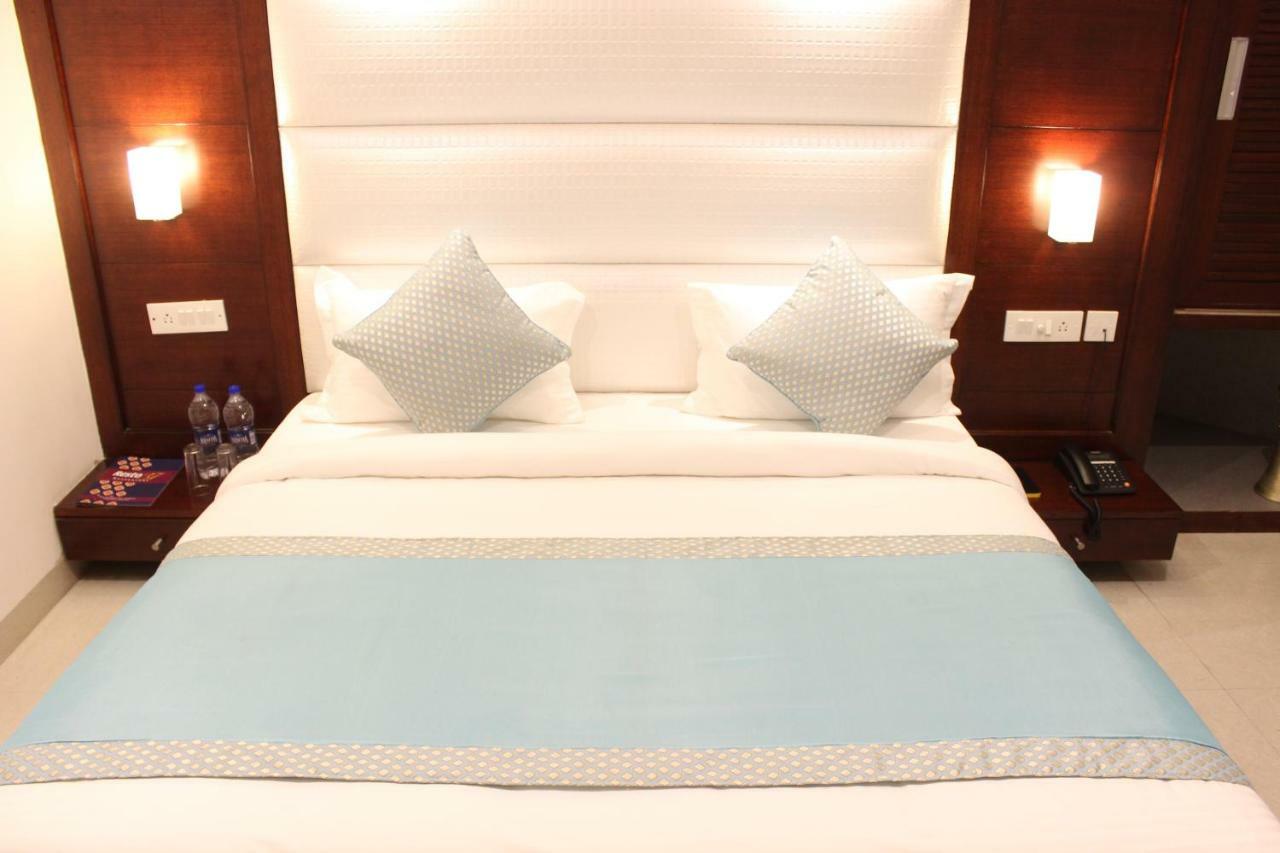 Hotel Star By Star Group- Near Delhi Airport Yeni Delhi Dış mekan fotoğraf