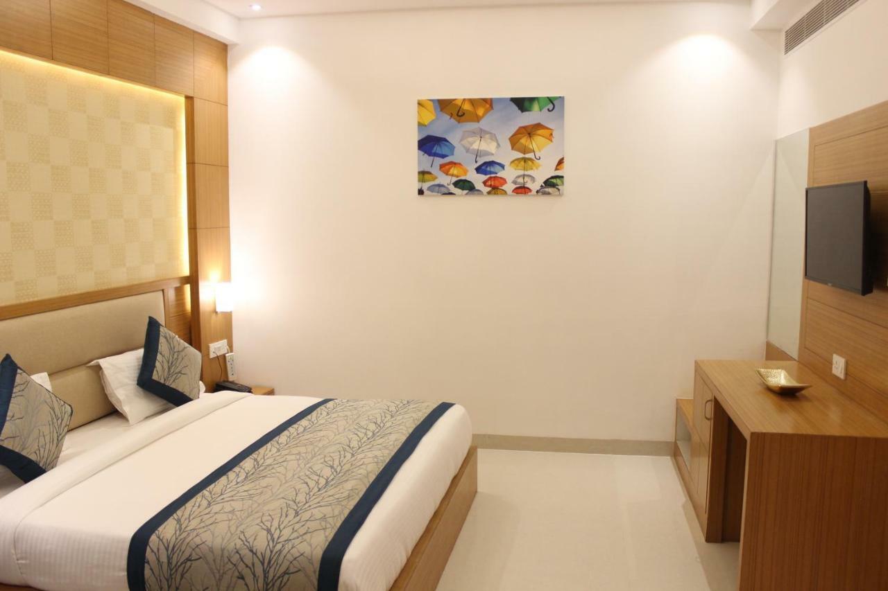 Hotel Star By Star Group- Near Delhi Airport Yeni Delhi Dış mekan fotoğraf